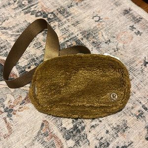 NWT Lululemon Everywhere Belt Bag Fleece